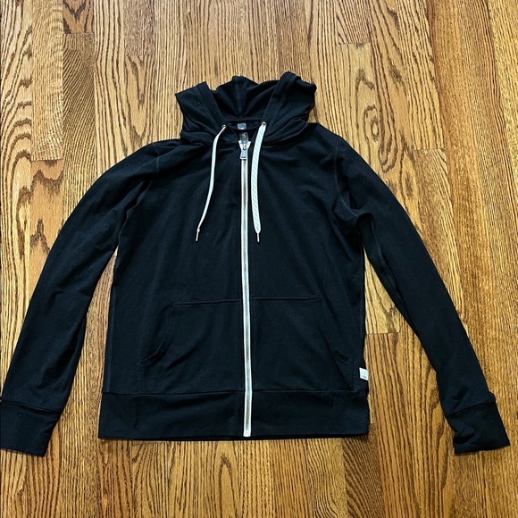 Vuori Halo Performance Hoodie in Black Heather - Picture 5 of 8